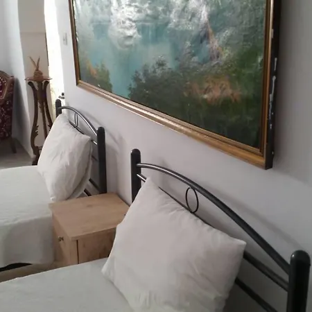 Marousi Apartment Perissa (Santorini)